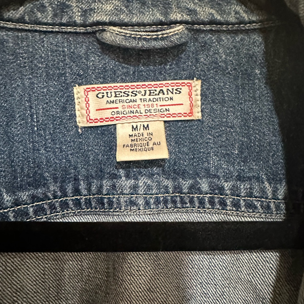 Guess women’s vintage 90s iconic denim jacket with distressed guess on sleeve. M - Picture 8 of 9